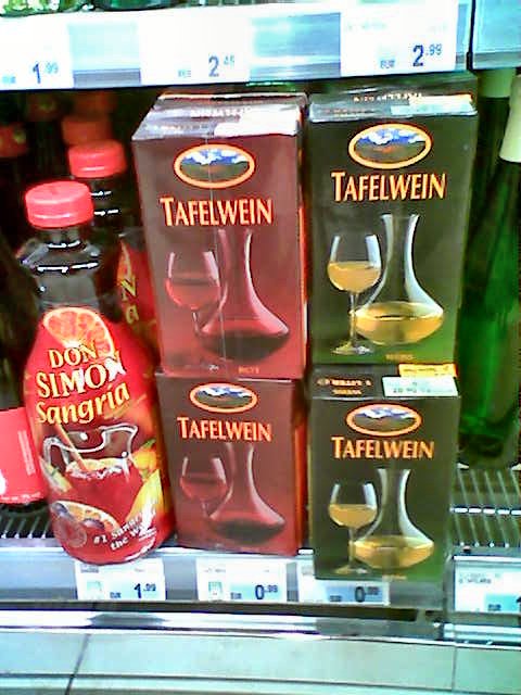 Ganz unten im Supermarktregal: Wein im Tetrapack